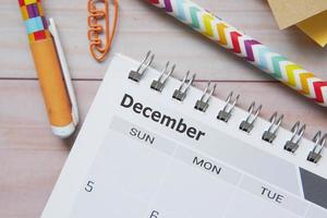 Captura de detalle de un calendario con un mes de diciembre. foto