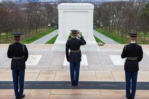 Cambio de guardia en la tumba de los desconocidos, el Cementerio Nacional de Arlington, Washington DC, EE. foto