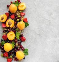 frutas frescas de verano foto