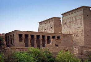 el templo de philae. antiguos edificios religiosos egipcios y jeroglíficos. asuán, egipto foto