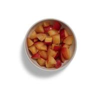 manzana en taza fruta aislada con rodaja y hojas aisladas y verduras de colección en un blanco