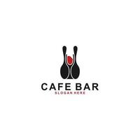 logo de cafe bar con una cuchara combinada con una bebida vector