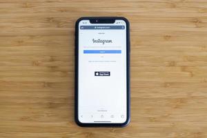 belgrado, serbia, 2020 - teléfono móvil con servicio de redes sociales instagram. Instagram es un servicio de redes sociales estadounidense para compartir fotos y videos.