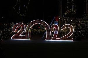 Feliz año nuevo 2022 luces festivas. Copie el fondo del espacio. foto