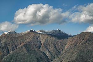 otoño en las montañas de krasnaya polyana foto