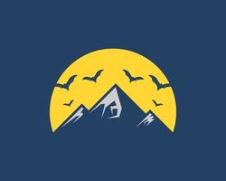 montaña simple con luna amarilla y murciélagos voladores vector