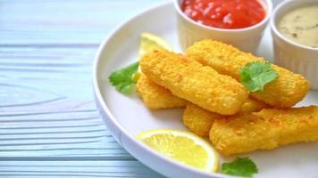 stekt fiskfingerstick eller pommes frites med sås video