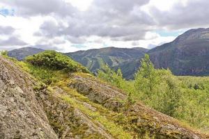 paisaje espectacular con montañas y valles en hemsedal, buskerud, noruega. foto