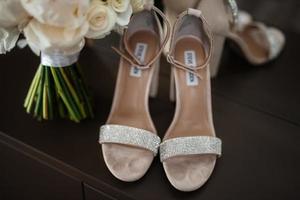 zapatos de boda de la novia foto