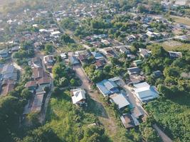 Fotos aéreas de drones en comunidades rurales.