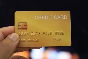 concepto de finanzas con tarjeta de crédito, compras en línea, seguridad financiera. foto