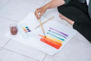 Women draw and paint water on paper. photo