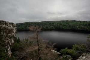 niebla sobre el lago minnewaska foto