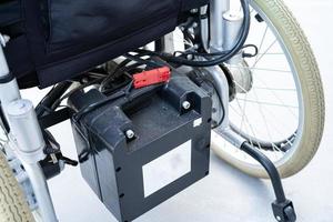 Batería de silla de ruedas eléctrica para pacientes o personas con discapacidad. foto