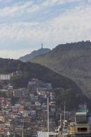 Cerro Cantagalo y el Cristo Redentor en Río de Janeiro, Brasil foto