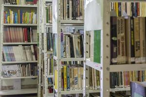 Libros en una biblioteca popular en Río de Janeiro, Brasil