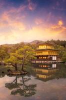 templo kinkakuji el templo del pabellón dorado un templo budista en kyoto, japón foto