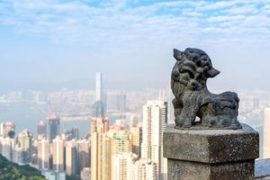 Estatua del león chino en Victoria Peak, el famoso mirador y atracción turística de Hong Kong.