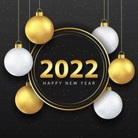 Tarjeta de felicitación de feliz año nuevo 2022 con bolas doradas y blancas realistas sobre fondo negro vector