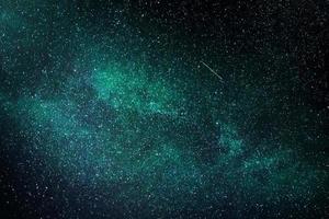 espacio azul oscuro cielo galaxia y estrellas hermoso universo. Fondo espacial con galaxia en negro. foto
