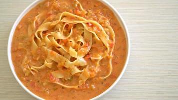 fettuccine pasta with creamy tomato sauce or pink sauce video