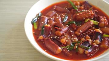 Ojing-O-Bokeum - Stir-fried squid or octopus with Korean spicy sauce - Korean food style video