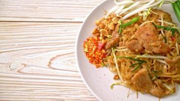 stir-fried rice noodles with pork in Thai style