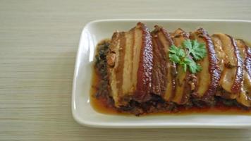 mei cai kou rou oder Dampfbauchschweinefleisch mit Swatow Senf Kohl Rezepte - chinesische Küche