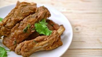 baked pork ribs with sauce and garlic video