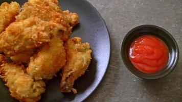 fried chicken wing with ketchup video