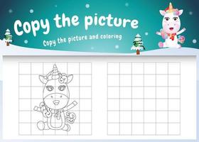 Copie la imagen del juego para niños y la página para colorear con un lindo unicornio usando un disfraz de Navidad vector