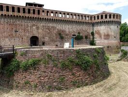 el famoso castillo medieval de imola. fortaleza de imola. Bolonia, Italia foto