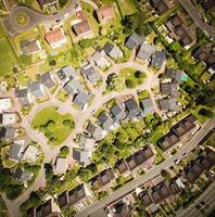 Vista aérea de las casas y la propiedad privada en Francia y el barrio de Europa y Saint-Lo. foto