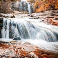 cascada en otoño, turquía foto