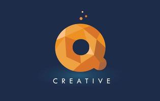 Letra q con logo de triángulos de origami. diseño creativo de origami naranja amarillo. vector