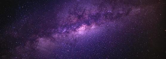 paisaje con galaxia de la vía láctea. cielo nocturno con estrellas. foto