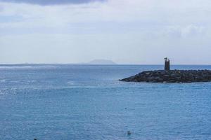 Playa de lanzarote en las islas canarias españolas foto