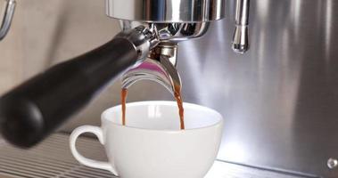 Close up, Take the coffee out of the machine. Flows from the coffee machine into the coffee cup. video