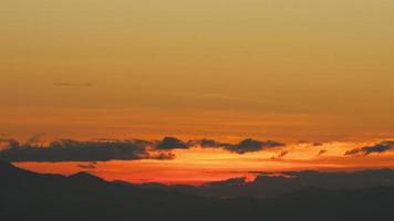 time-lapse van majestueuze zonsondergang of zonsopgang video