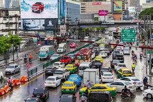 Bangkok, Tailandia 22 de mayo de 2018, hora punta, gran atasco de tráfico pesado en la concurrida Bangkok, Tailandia. foto