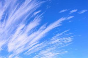 hermosas nubes cirros. foto