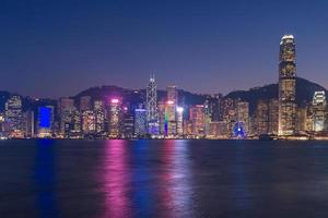 El centro de Hong Kong el famoso paisaje urbano vista del horizonte de Hong Kong desde el lado de Kowloon en Hong Kong foto