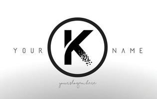 Letra del logotipo k con vector de diseño de tecnología de píxeles digitales.