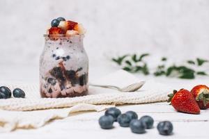 refreshing strawberry blueberry smoothie