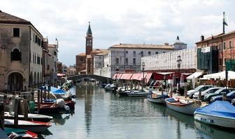 chioggia, italia, 2016 - canales y puentes de chioggia. Italia foto