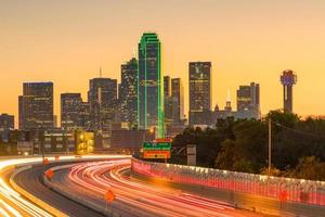 Horizonte del centro de Dallas en el crepúsculo, Texas foto