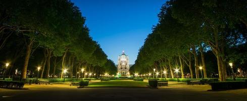 Dramatic night lights in Brussels photo