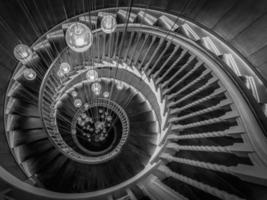 Spiral Staircase Mono