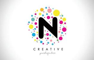 Diseño de logotipo de letra n burbuja puntos con burbujas de colores creativas. vector