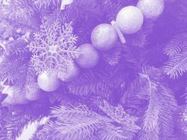 muy peri púrpura tarjeta de navidad árbol y juguete con purpurina foto